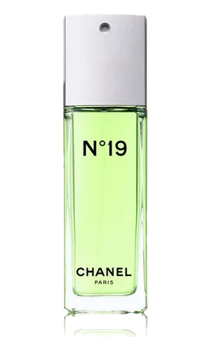 Chanel N°19 parfüm şişesi