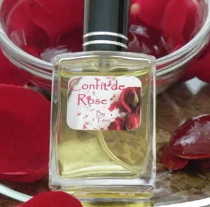 Kyse Perfumes Confit de Rose parfüm şişesi