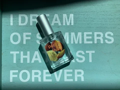 Kyse Perfumes Pêche au Yuzu parfüm şişesi