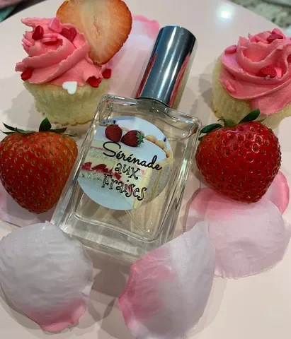 Kyse Perfumes Sérénade aux Fraises parfüm şişesi