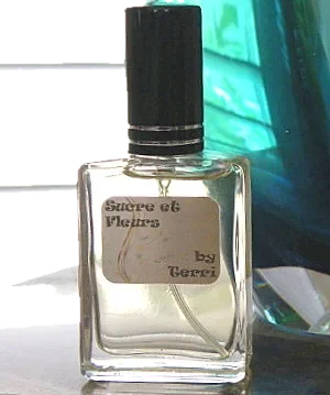 Kyse Perfumes Sucre et Fleurs parfüm şişesi